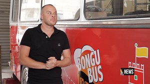 'Bongu Bus' huwa proġett li kien ilu jberren f'moħħ Daniel u Sander (minn Danusan) u t-tir kien li jagħmlu programm fuq ir-radju barra fit-triq man-nies. Grazzi għaz-Zinnu saru l-bidlet meħtieġa sabiex tiffaċilita' li dan isir, fosthom tneħħew is-seats u tal-linja ġiet maqsuma fi tlett partijiet. Araw il-filmat t'hawn taħt għal aktar.... Bongu Bus... Welcome aboard ☕ Danusan | Kultura News | Facebook