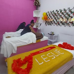 R400 🔥 Single R700 🔥 Double/ Couple R1100 🔥 3 people R1400 🔥 4 people *1hr Full Body Hot Stones Massage Refreshment 🍿🍹* (Bottled water, fruit juice, chocolate & heavy snack) | NewGuy Nails