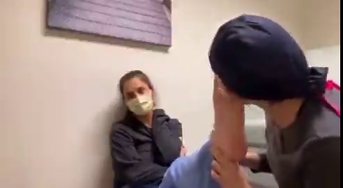 She’s all about her nurse coworker’s feet after a long day at work🤤👣🔥(Join our 👣 groups for more content ➡️ https://t.co/OPyRG3iaSE)