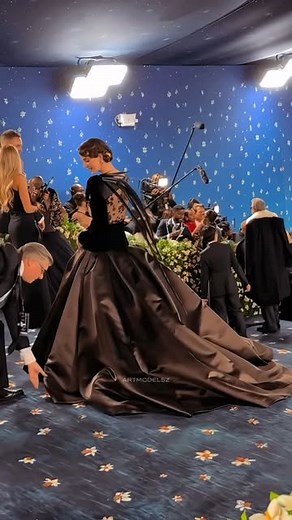 Art Models on Instagram: "@honeymoon in Met Gala 2025 wearing @maisonvalentino - - - - #lanadelrey #metgala #metgala2025 #fashion #moda #model #artist #honeymoon #valentino"