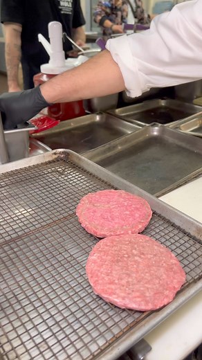 Do STEAKHOUSES make the BEST BURGERS. Oscars Steakhouse in Las Vegas | Unlokt