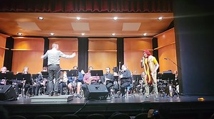 Flashback Thursday to the very first Low Clarinet Fest in 2023! This was the performance with the festival low clarinet choir, conductor Dr. Jason Caslor, and special hot dog guest Dr. Joshua Gardner! Come be a part of the fun at Low Clarinet Fest this upcoming January 8th - 11th, 2025 in Glendale, AZ. Link in our bio to register! . . A special thanks to Jack Liang for sending us the video he took at the festival! . . . #wearetheica #bassclarinet #icaclarinet #clarinet #lowclarinetfest #hotdogs 