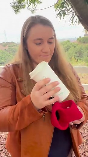 New Free Crochet Pattern: Happy Hand Cup Cozy ❤️ --> https://www.nickishomemadecrafts.com/crochet-cup-cozy-with-handle/ Ravelry: https://www.ravelry.com/patterns/library/happy-hand-cup-cozy Video: https://youtu.be/OBBlQTE_r3A Get all 30 Patterns of the Advent Calendar MCAL here: https://nickinhc--nickishomemadecrafts.thrivecart.com/crochet-gifts-made-easy-vol2/?ref=fbpagreelmon I used Premier Yarns for the yarn! #crochet #crochetcupcozy | Crochet Patterns & Tutorials by Nicki's Homemade Crafts