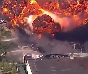 211K views · 1.6K reactions | An explosion at the Rockton IL’s Chemtool Plant. Parts of Rockton, IL is under an evacuation notice and smoke is traveling at least 30-40 miles south. No injuries at the moment. Prayers for the first responders on the front lines Video via Twitter: @Eyewitness news WVTO/WQRF (Courtesy WLS) | Illinois Weather | Facebook