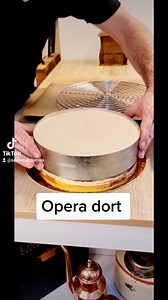 Opera dort. Francouzská klasika 🇫🇷 ▪️Biscuit Joconde ▪️Odlehčený kávovo-máslový krém ▪️Hořká ganache ▪️Křupavá čokoládová poleva ▪️Savoir faire (hlavně přesný postup:) | Sweet Flow