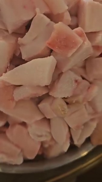 18K views · 778 reactions | Rendering Lard for cooking #lard #pig #cottage #homesteading #countrylife | Lesley Cooks and Bakes | Facebook