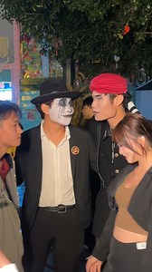 87K views · 148 reactions | When couples suddenly kiss in front of an NPC at the amusement park and the NPC is just standing there like  #fun #funnymoments #funnymemes #funnyreels #funny #funnyvideos #amusementpark #npc | Shanghai Daily 上海日报 | Facebook