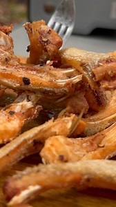 UM DOMINGO, MERECIDO NÉ? Qual a nota para essa piranha? Vara: VERSUS 6” 16lbs Molinete: ALTIMA 2000 Linha : VEXTER X8 30lbs Isca: TUVIRA Anzol: MARUSEIGO 22 Equipamentos @marine.fishing 👕 @facanarede #pescaria #johnnyhoffmannoficial #peixefrito | Johnny Hoffmann