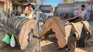 44K views · 613 reactions | The Excavator Mashine Bucket is Broken | Repair In Local Workshop | Restoration King | Facebook