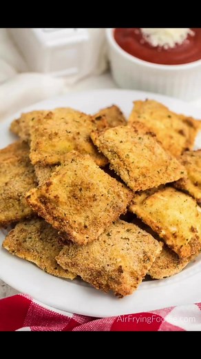 Air Fried Ravioli are one of my favorite easy appetizers 😍 #airfryerrecipes #airfryercooking #friedravioli #easyrecipeideas | Air Frying Foodie