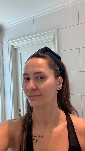 ☀️ Vårsol er tilbake 🤩 UV-strålene også! Visste du at over 80 % av hudaldring skyldes solen? Jeg bruker alltid SPF som siste steg i morgenrutinen min – også når det er overskyet ☺️ Naturlig glød og sunn hud starter med beskyttelse – hver dag, hele året. Jeg bruker Skinceuticals Advanced Brightening UV Defense SPF hver morgen for å beskytte huden min mot UV-stråler og pigmentering. Ta vare på huden din – den skal bære deg hele livet. #hudhelse #holistiskhudpleie #holistiskvelvære #vårglød #skinc