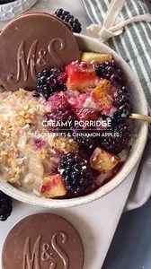 How to Make Creamy Porridge with Blackberries & Cinnamon Honey Apples A Cozy Breakfast Delight