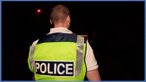 Ce soir-là, les CRS de l'autoroute A1 vont être confrontés à une situation peu banale. Une jeune femme a été embarquée de force par des hommes dans un véhicule après une sortie en boîte. Pour échapper à ses ravisseurs, cette dernière a sauté de la voiture en marche. | Enquête d'Action