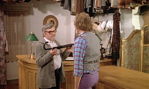 Joyeux anniversaire à Roger Carel qui souffle ses 93 bougies 🎂🌂 ici dans Le Coup du parapluie (1980) de Gérard Oury | Pierre Richard