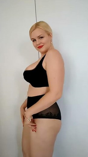 Cleavage-Enhancing Balcony Bra Mia @ Lavinia Lingerie