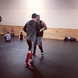 14 reactions | Kickboxing class tonight getting those rounds in  #westsidemma #westsidemma_ar #westsidefamily #mma #bjj #brazilianjiujitsu #oss #porrada #gfteamarkansas #kickboxing #boxing #littlerockmartialarts #littlerockfitness #littlerockarkansas #arkansasfitness #arkansasmartialarts #centralarkansasfitness #kidsmartialarts #kidsjiujitsu #kidskickboxing #arkansasgrappling #wrestling | Westside MMA Arkansas | Facebook