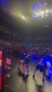 Huyu hapa ni Diamond Platnumz, na jukwaa ni #Hot97SummerJam — makofi mengi kwa Mtanzania huyu anayeipeperusha bendera ya Taifa kimataifa. | Simulizi na Sauti