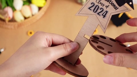 Suzile 8 Pcs Graduation Money Holder Class of 2024 Wooden Graduation Cash Holder with 10 Holes Graduation Money Tree Hanging Ornaments Grad Holiday Table Party Decorations, As the Pictures Shown