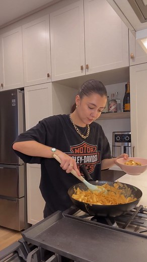 Geneviève Laforce on Instagram: "she ate the whole thing, so i'm guessing that's a good sign✨﫶 follow @gen_laforce for more <3 RECIPE: - Rice cakes - Garlic - Onion - Green Onion - Smoked Tofu Slivers Sauce: - 2tbsp Gochujang - 3 tbsp soy sauce - 1 tbsp sugar - a bit of water - 1 can coconut milk . . . #cooking #vegab #vegancooking #veganrecipes #veganfood #ricecakes #rosericecakes #veganricecakes #wlw #gay #queer #lesbian #lgbt"