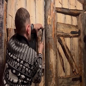 Cozy DUGOUT hiding from the frost, make boards with a chainsaw for LOG CABIN | Megadoors • მეგადორსი