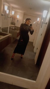 My fave Christmas look 🖤🎅🏻🎄🎁 Dress: @zara Shoes: @tomford Bag: @dior Bow: @mango | Imogen Thomas