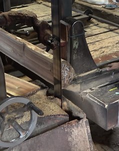 beautiful wood with a beautiful texture !! Sawmill Process #woodworkers #finewoodworking #blackwalnut #salvagedwood #sawmillbusiness #reclaimedwood #woodworker #woodworkersofinstagram #woodshop #lumber | Sawmill & Woodworking