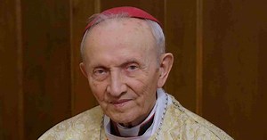 Biskup Władysław Bobowski ze Złotym Krzyżem Małopolski. Duchowny z diecezji tarnowskiej już od pół wieku pełni posługę biskupią
