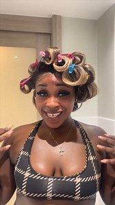 First time tanner @xmrose_ tries our Advanced Ultra Dark Colour Correcting Tanning Mousse ✨ This reaction & THESE results 殺 #stmoriz #readytoglow #selftan #selftanning #faketan #faketanroutine #blackgirltanning #glow #glowingskin | St. Moriz | Facebook