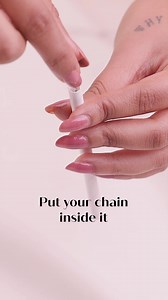Say goodbye to tangled chains! Keep your necklaces knot-free with this simple trick: thread your chain through a straw for easy, tangle-free storage. #GIVAJewellery #Jewellery #SilverJewellery #GoldJewellery #RoseGoldJewellery #DiamondJewellery #JewelleryHack #Hacks | GIVA
