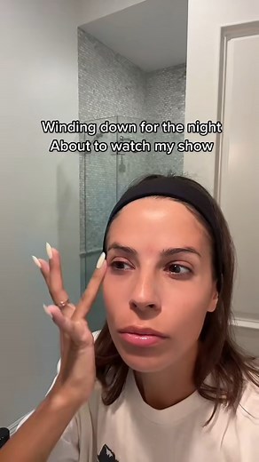 16K views · 174 reactions | It always happens you prepare to watch your fav show! 臘‍♀️ | Laura Lee | Facebook