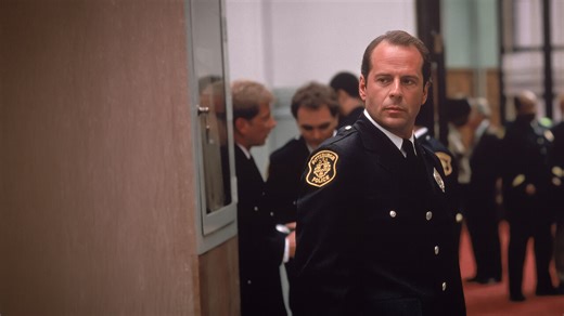 스트라이킹 디스턴스, 지금 시청하세요 | 넷플릭스