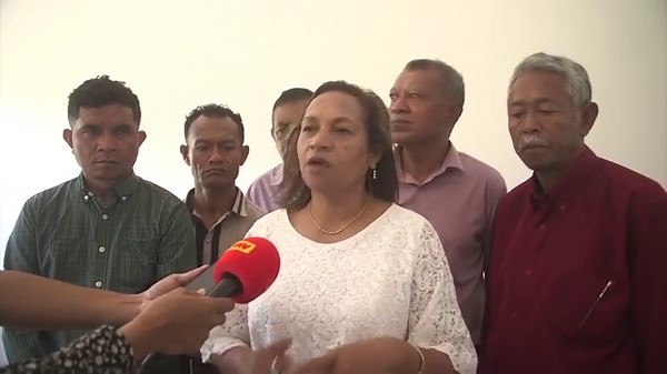 Bobonaru, sábadu, 19/08/2023 – Hafoin partisipa tiha misa ba komemorasaun loron FALINTIL nian Ministra Edukasaun kontinua kedas vijita ba eskola Ensinu Báziku Filial Odelgomo hodi haree direta konstrusaun edifísiu foun nomós kondisaun eskola ne’ebé dadaun ne’e estudante sira infrenta. #MédiaME | Ministério da Educação