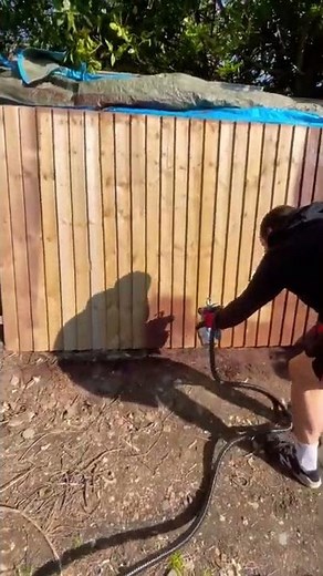 Erbauer 800watt paint sprayer in action. Fence painting.