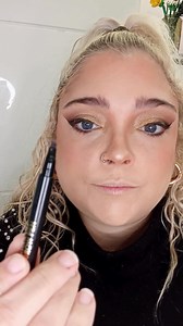 Felices fiestas con Cristian Lay🎄✨ Celebra esta Navidad con los mejores maquillajes llenos de brillo y elegancia. Nuestros productos harán que deslumbres en cada ocasión💄 ¡Que tu look sea tan mágico como estas fiestas! | Cristian Lay España