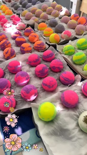 Making some new bath bombs today 🩷💜😍. . . www.wicksnlotions.com.au #love #beautiful #smallbusinessbigdreams #supportlocal #original | Wicks 'n Lotions