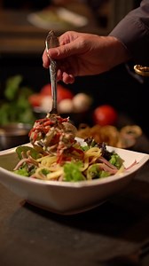 Un festín de colores y sabores en nuestra 𝐄𝐧𝐬𝐚𝐥𝐚𝐝𝐚 𝐂𝐀𝐌𝐁𝐑𝐈𝐀 🥗✨ | Cambria Café Resto