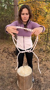 💥 Try this trick — and your firewood won’t fly everywhere again! When I need to split logs quickly, I just tie them up with a constrictor knot — it holds everything tight, so the pieces don’t scatter all over the place 😄 It’s one of those knots that grips stronger the more you pull, so even wet or uneven wood stays in place. And the best part? When you’re done, you can just grab the rope and carry all the chopped wood at once — no mess, no chasing runaway logs. Simple, smart, and it really wor