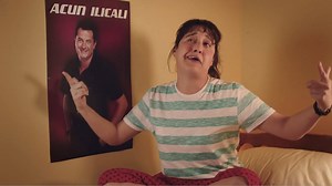 Zeliha çalışma hayatına işin mutfağından başlıyor ama başarılı olabilecek mi? 😎 Deliha 2 #iTunes, #GooglePlay ve #Netflix'te! #Deliha2 iTunes 👉 https://apple.co/2yNztkE GooglePlay 👉 https://bit.ly/2JUHAOF Netflix 👉 https://bit.ly/3b8J3g0 | BKM