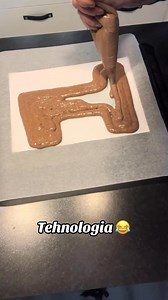 15K views · 253 reactions | Eu cred ca banii investiți pe diferite forme de silicon nu-și au rostul 樂 Investim ca sa ținem banii blocați ,eu de cand fac torturi nu am avut comenzi de tort cifra  Și uite a venit momentul,dar nu-i panică 路‍♀️ne descurcam cum putem noi mai bine ❤️ Revin cu rezultatul  #cake | Terapie în bucătărie | Facebook