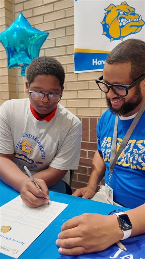 From decorated booths to signed letters of intent — Forest Park is showing what college-ready looks like! 🎓💚 Our College & Career Readiness team is helping spread “college and career ready culture” districtwide — with a video spotlight coming from every campus soon! ⭐️ | Longview ISD