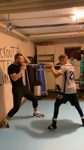 1.8M views · 5.8K reactions | Reflex precision 朗#respect #reactions #foryou #boxing #reflexion #box #fighting #fyp #UFC #viralreels | Alinmma12 Reels | Facebook