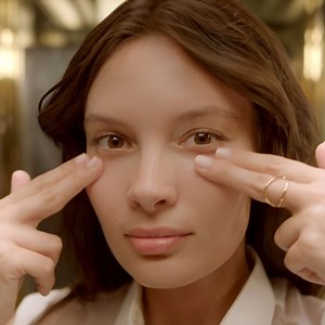 Hámarkaðu ljóma, ferskleika og þægindi yfir daginn með PRODIGY CELLGLOW CONCENTRATE ✨ https://www.hagkaup.is/vara/prodigy-cellglow-concentrate-r00961?type=brand | Helena Rubinstein | Facebook