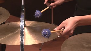 [A PARAITRE] L’univers symphonique d’Henri Dutilleux est fascinant. Mystérieuse et poétique, toujours remarquablement expressive, sa musique explore avec maestria les mille et une couleurs de l'orchestre. Gustavo Gimeno et l'Orchestre Philharmonique du Luxembourg nous livrent une lecture flamboyante de trois chefs-d'œuvre de la première période créatrice du maitre avec pour Tout un monde lointain... le superbe violoncelle de Jean-Guihen Queyras. A paraitre le 19 avril | harmonia mundi internatio