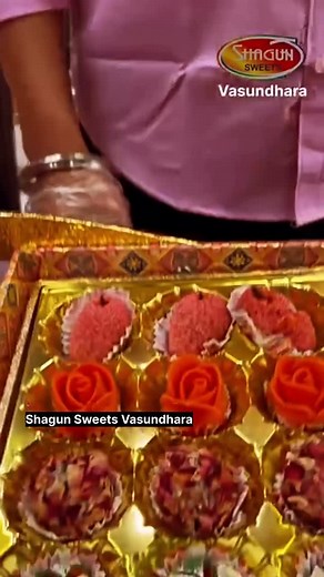 Mix Sweets Gift Box #shagun #shagunsweets #mixsweets #mixbox #sweetbox #deshighee #ghevar #indiansweets #bangali #mankeen | Shagun Sweets Vasundhara