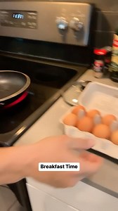 This is how my breakfast looks like. Eggs, avocado and sometimes veggies. I season it with salt and pepper, often no seasoning at all. I eat like this for about 80%. The other 20% are whatever I feel like. Eating the same thing over and over again and not mixing to many foods is what works best for me. My tip for you is to find a couple of healthy foods you enjoy and keep eating them until you feel like exchanging some foods with other ones you enjoy. #fitnessnutrition | Mike Chang