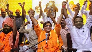 Exclusive: झूठ बोल रहीं हैं प्रज्ञा ठाकुर, कैंसर- गोमूत्र से नहीं सर्जरी से ठीक हुआ