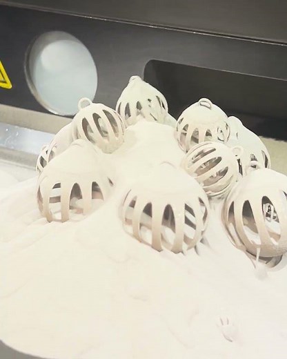 Metal 3D-printing WITHOUT any support structure, free floating in the powder bed