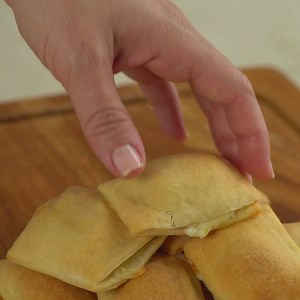 Who knew that you can make hot pockets with an ice tray?! | VIX Yum