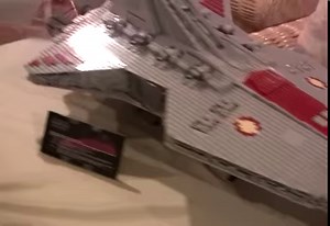 Custom LEGO Star Wars Venator Star Destroyer with 5400 pieces! (Video by LFX Studios http://bit.ly/2TUMwYd | Model design by Anio) | Beyond the Brick