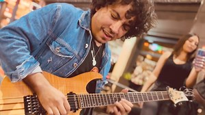 The woman was very kind, and I really enjoyed this improvisation with my guitar in this street performance. | Damian Salazar